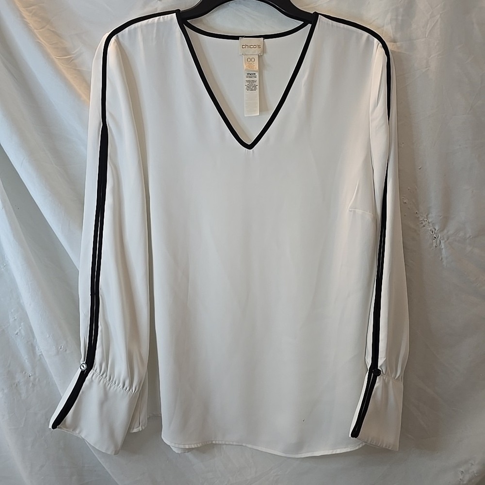 Chico's‎ Long Sleeve Flowy Dressy White Shirt W/black Trim V-neck Sz 00 (XS)